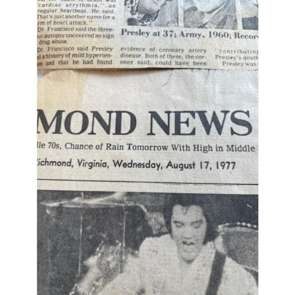Newspaper Clippings of Elvis Death